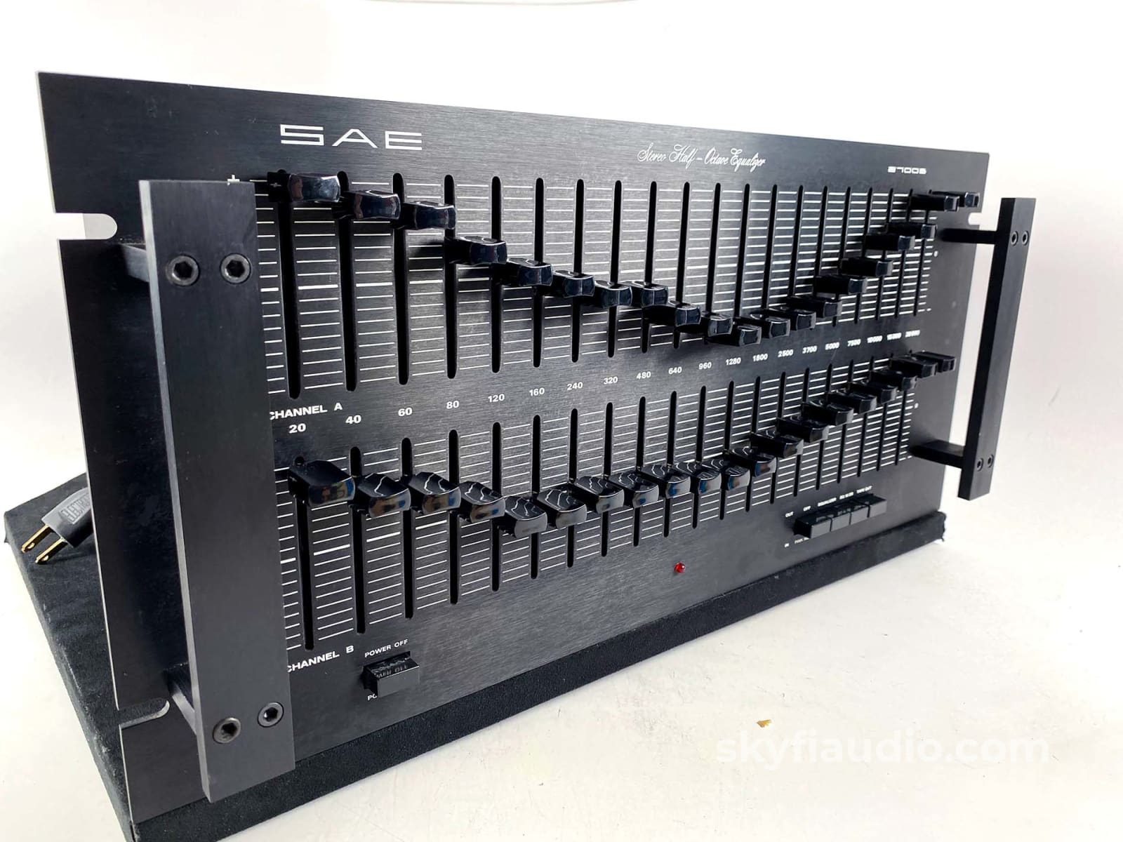 Sae 2700B Stereo Half-Octave Equalizer - Wow