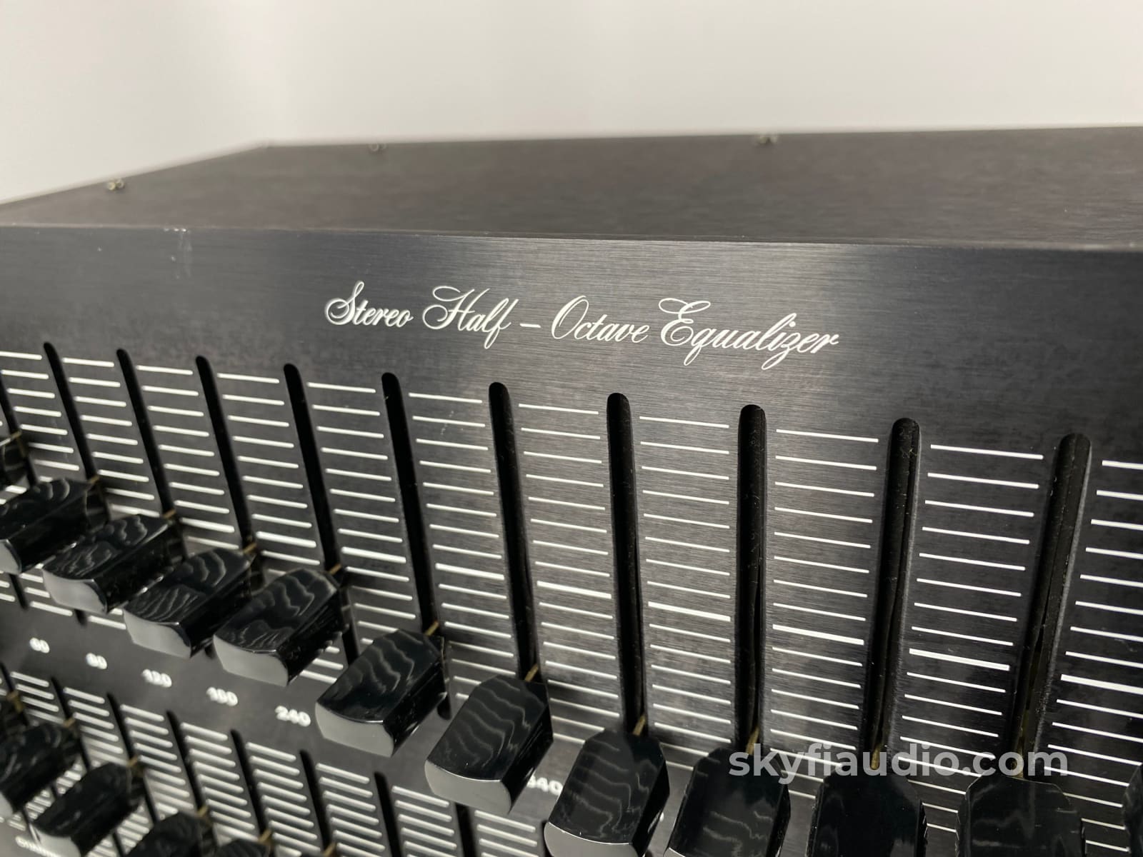 Sae 2700B Stereo Half-Octave Equalizer - Wow