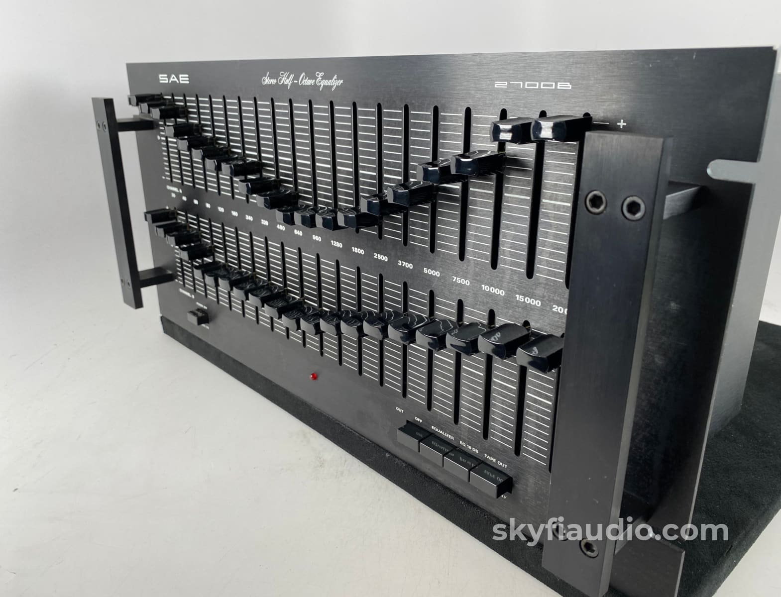 Sae 2700B Stereo Half-Octave Equalizer - Wow