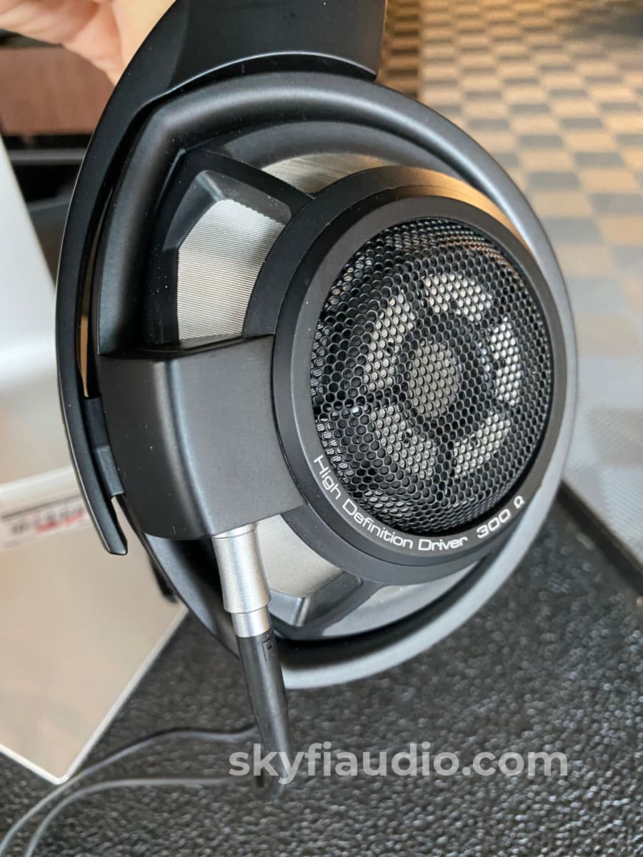 Sennheiser Hd800 Dynamic Reference Headphones - Super Clean Accessory