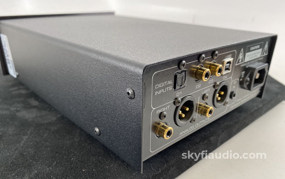Simaudio Moon 300D DigitalToAnalog Converter (DAC)