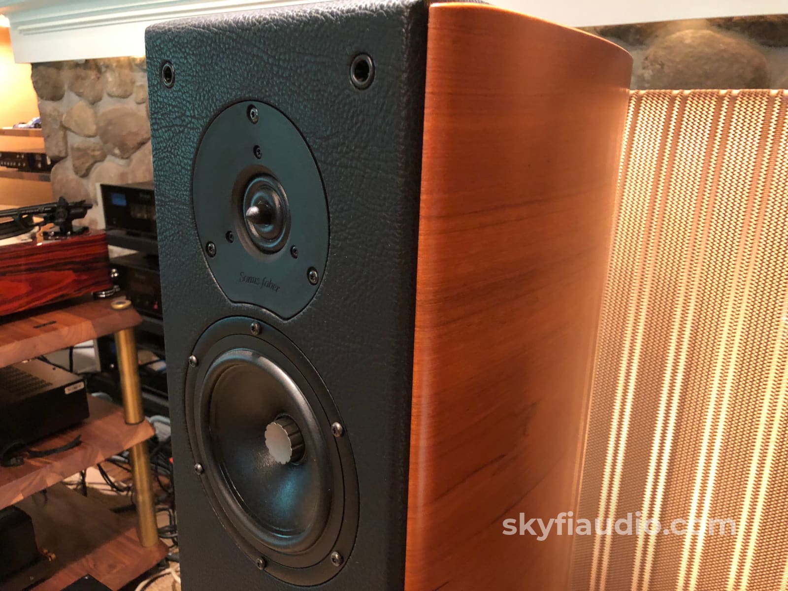 Sonus Faber Grand Piano Domus - Our Best Looking Speakers!