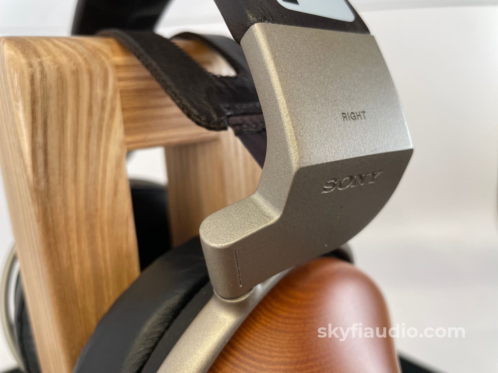 Sony MDR-R10 Flagship Headphones - Super Rare and Collectible - World ...