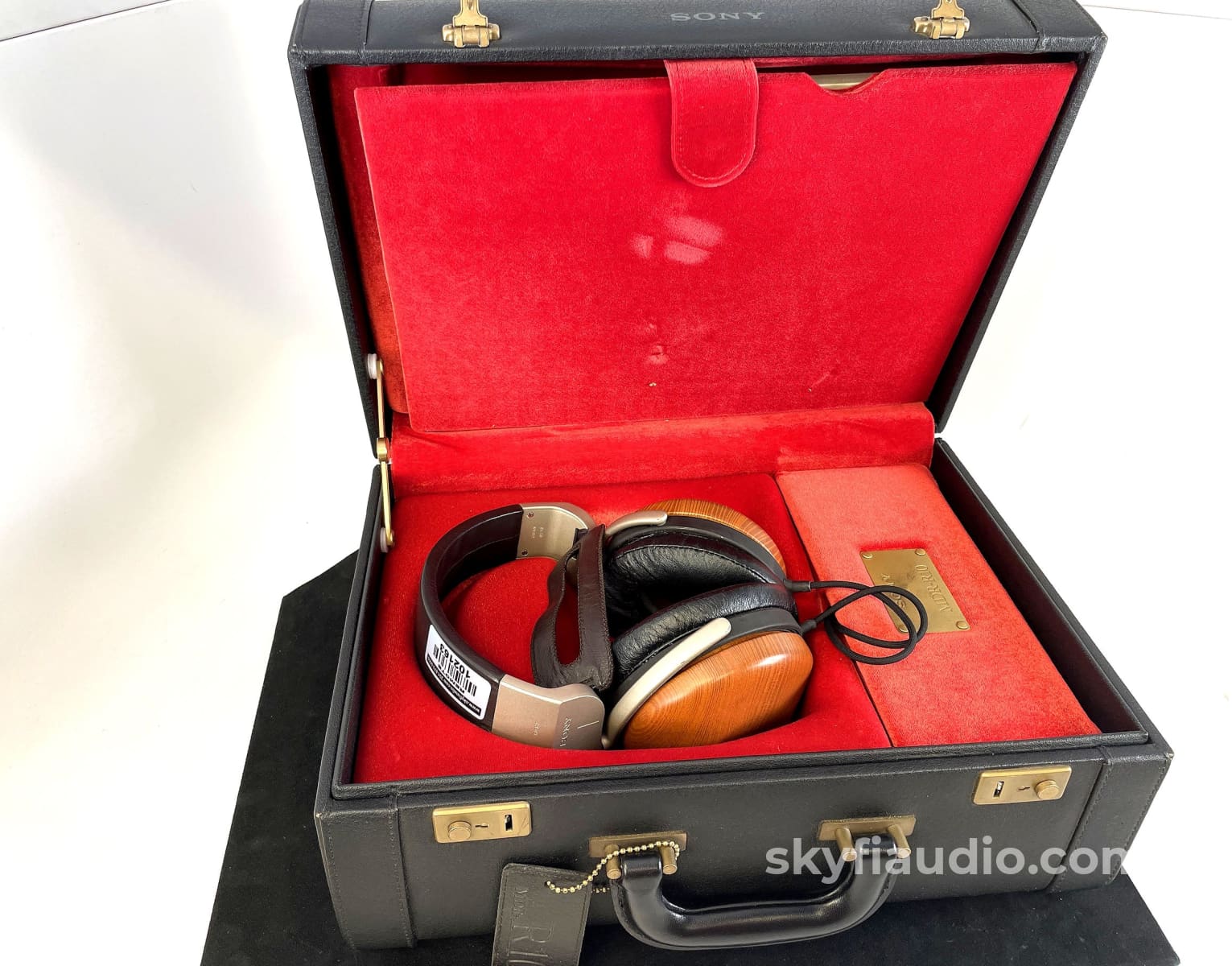 Sony MDR-R10 Flagship Headphones - Super Rare and Collectible - World'