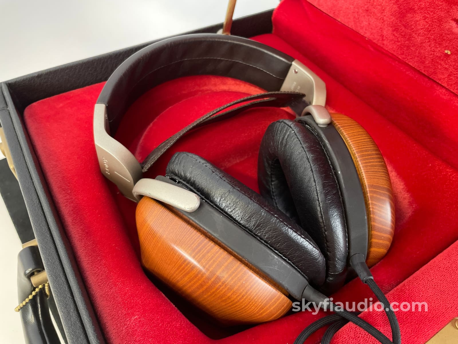 Sony MDR-R10 Flagship Headphones - Super Rare and Collectible - World'