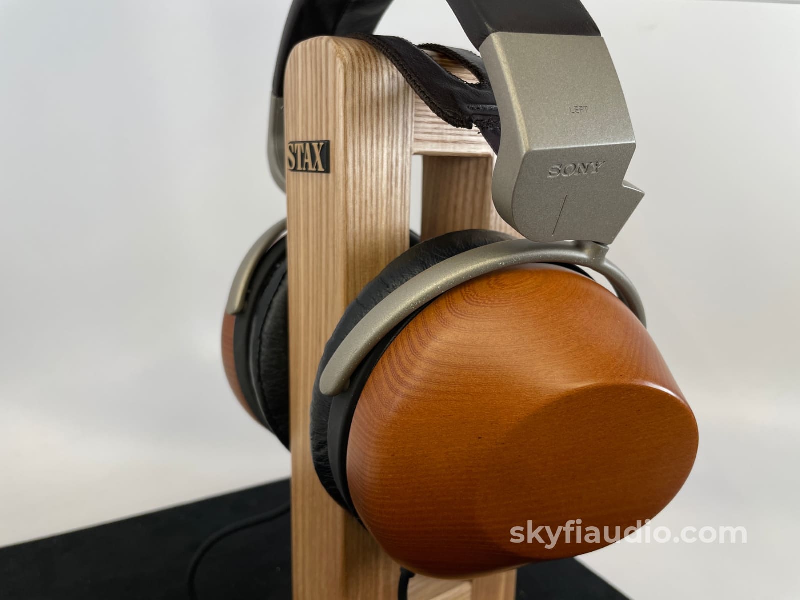 Sony Mdr-R10 Flagship Headphones - Super Rare And Collectible Worlds Best