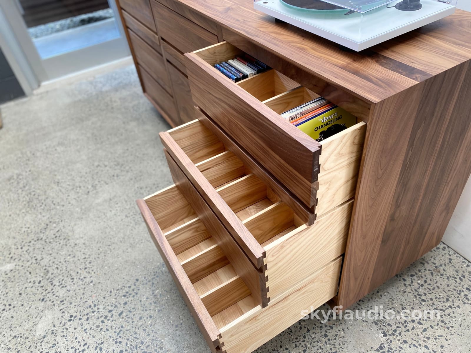 https://skyfiaudio.com/cdn/shop/products/symbol-audio-aero-cdlp-storage-cabinet-in-walnut-9-drawer-capacity-furniture-184.jpg?v=1682102334&width=1600