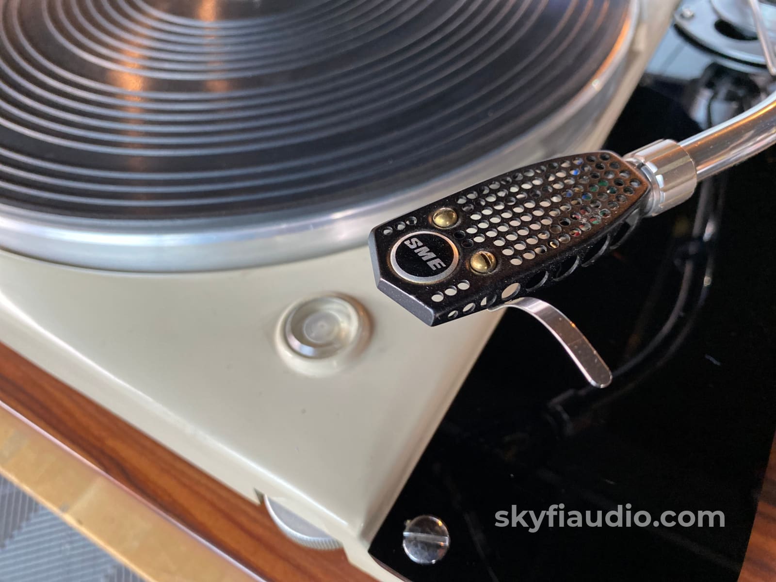 Thorens Td-124 Skyfi Custom Turntable W/Sme Tonearm And New Walnut Plinth
