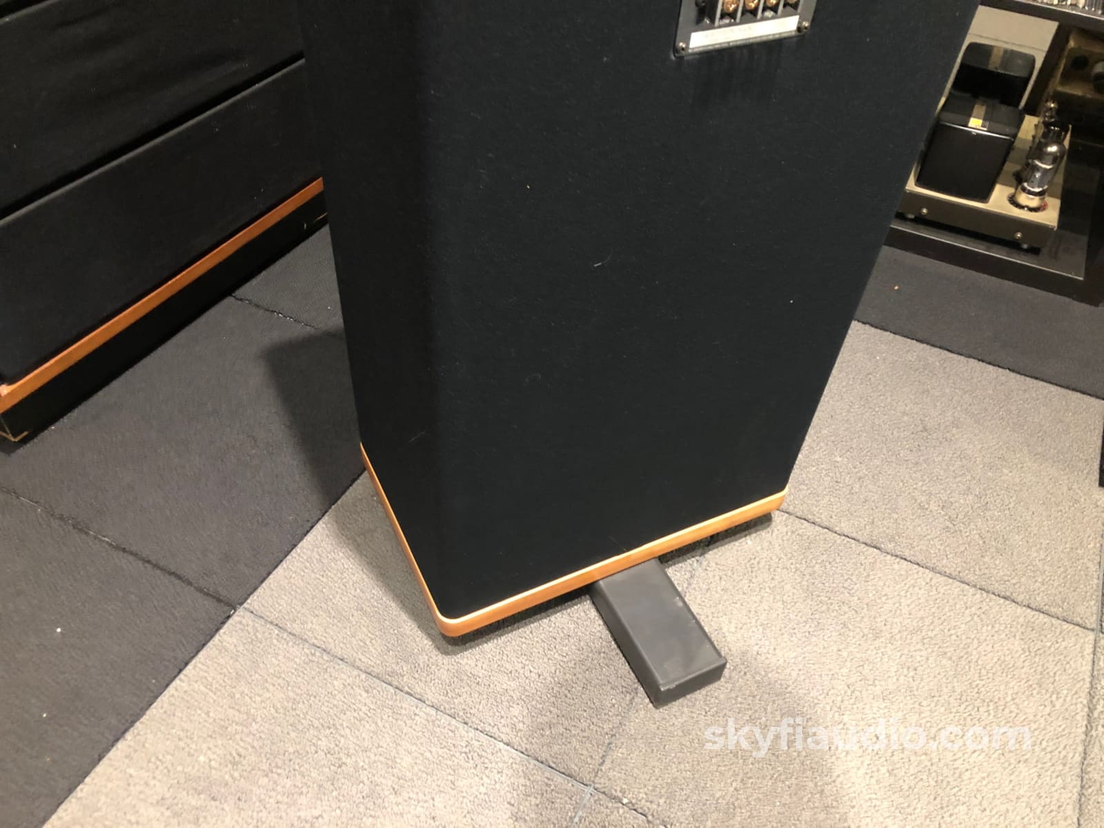 Vandersteen Model 2Ce Signature Ii 30Th Anniversary Speakers With Sound Anchor Stands