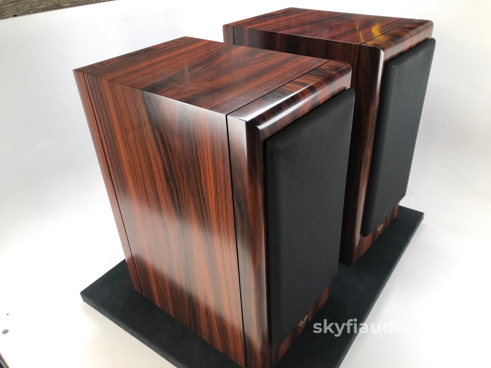 Vienna Acoustics Haydn Speakers - In A Spectacular Finish