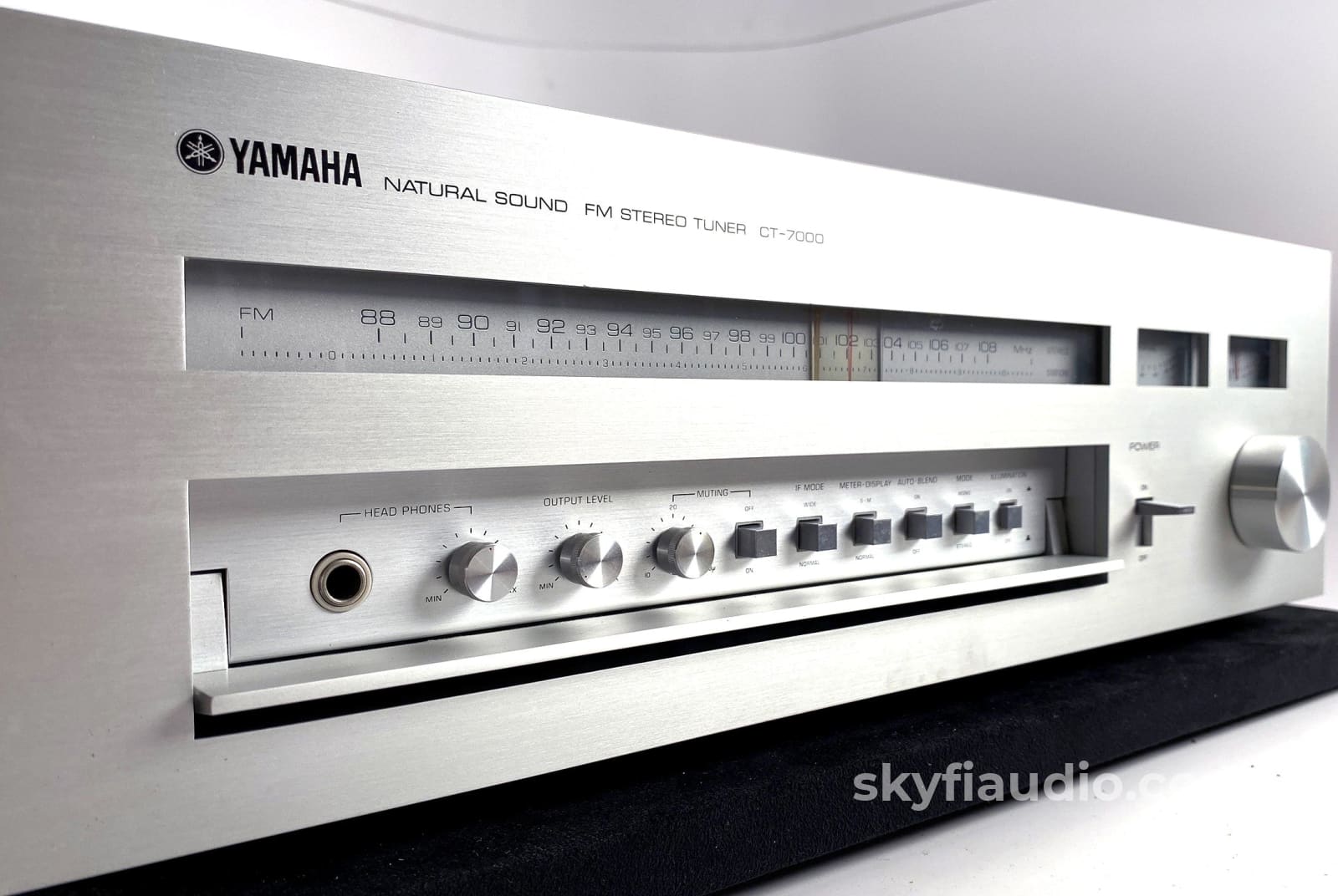 Yamaha CT-7000 FM Tuner - Legendary Build Quality and Performance