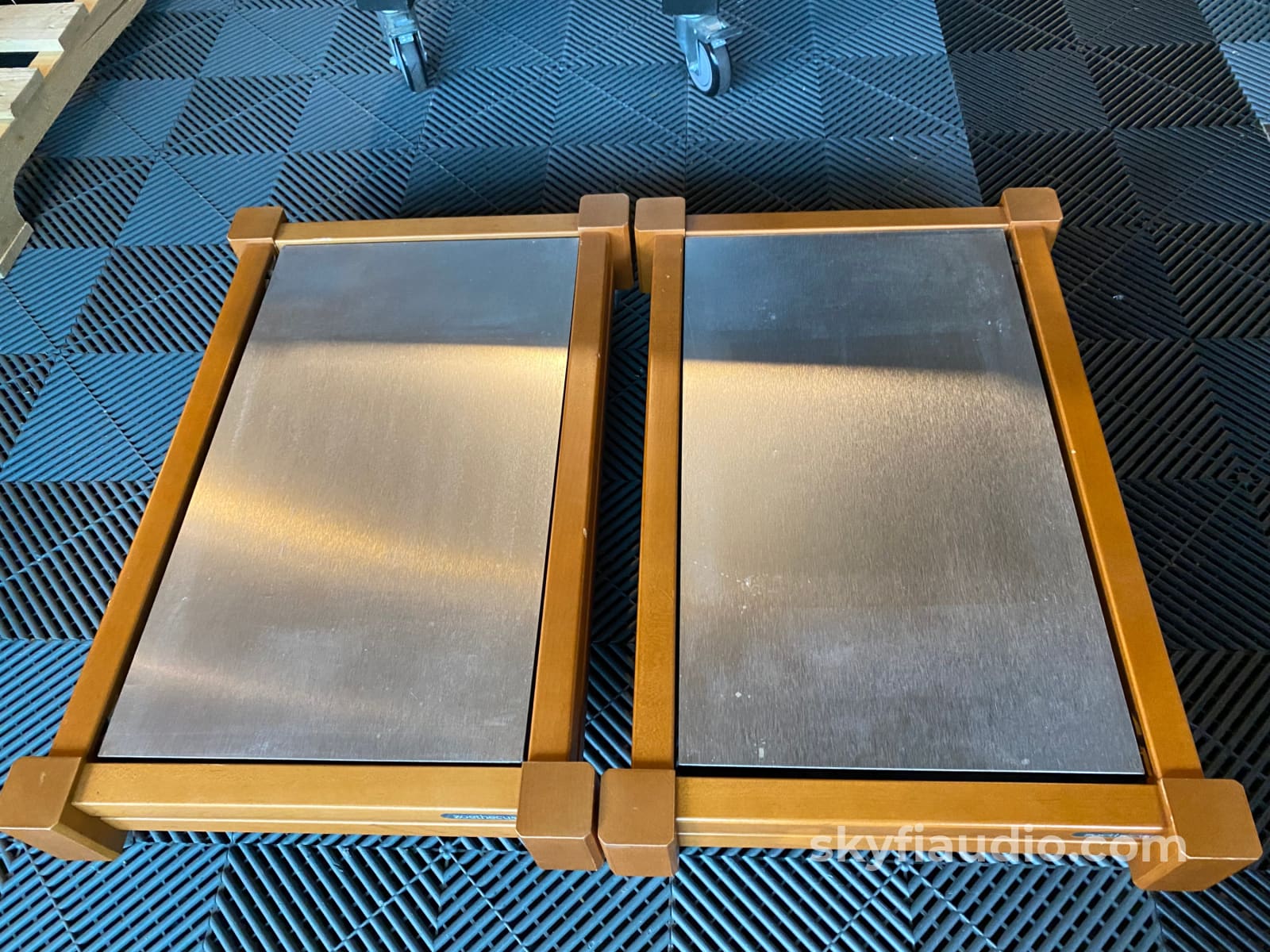 Zoethecus Amp Stands - Two 27 X 17 Each Accessory